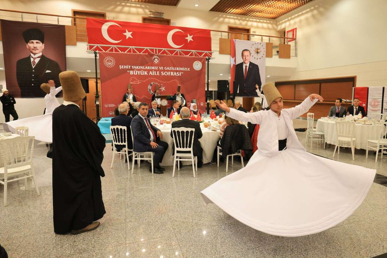 Muğla Valisi Dr. İdris Akbıyık Şehit Yakınları ve Gazilerle İftarda Bir Araya Geldi. 7